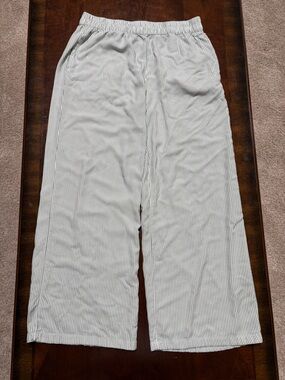 Sincerely Jules White Pants with Thin Gray Stripes - Wide Leg